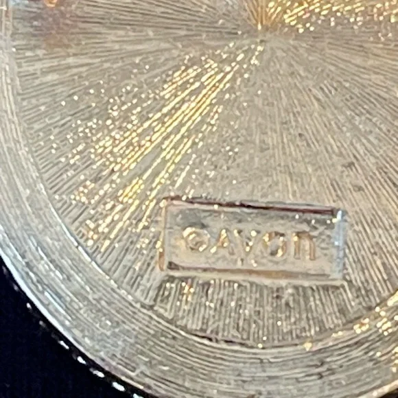 Vintage Avon Brooches Cameo and Cherub - Picture 6 of 11